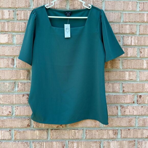 Elegant Green Women's Top - Picture 1 of 5